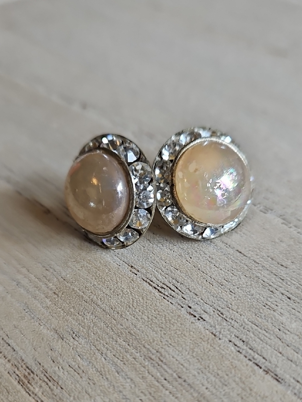 Vintage Round Opalescent Cabochons Clear Rhinestones Screw On Gold Tone Earrings - Picture 4 of 5